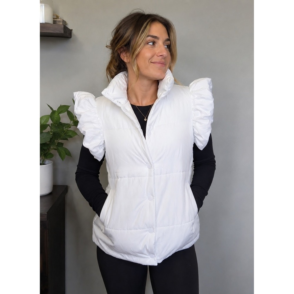 2/$30 White Ruffle‎ Sleeve Puffer Vest Women's S Quilted Snap Front Outerwear